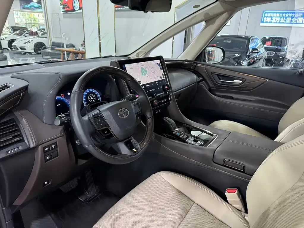Toyota Alphard — фото 8