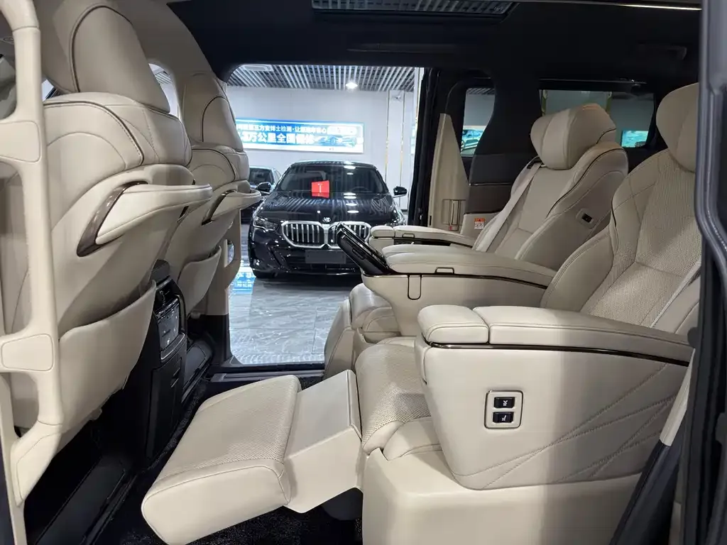 Toyota Alphard — фото 6