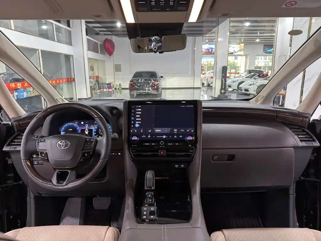 Toyota Alphard — фото 7