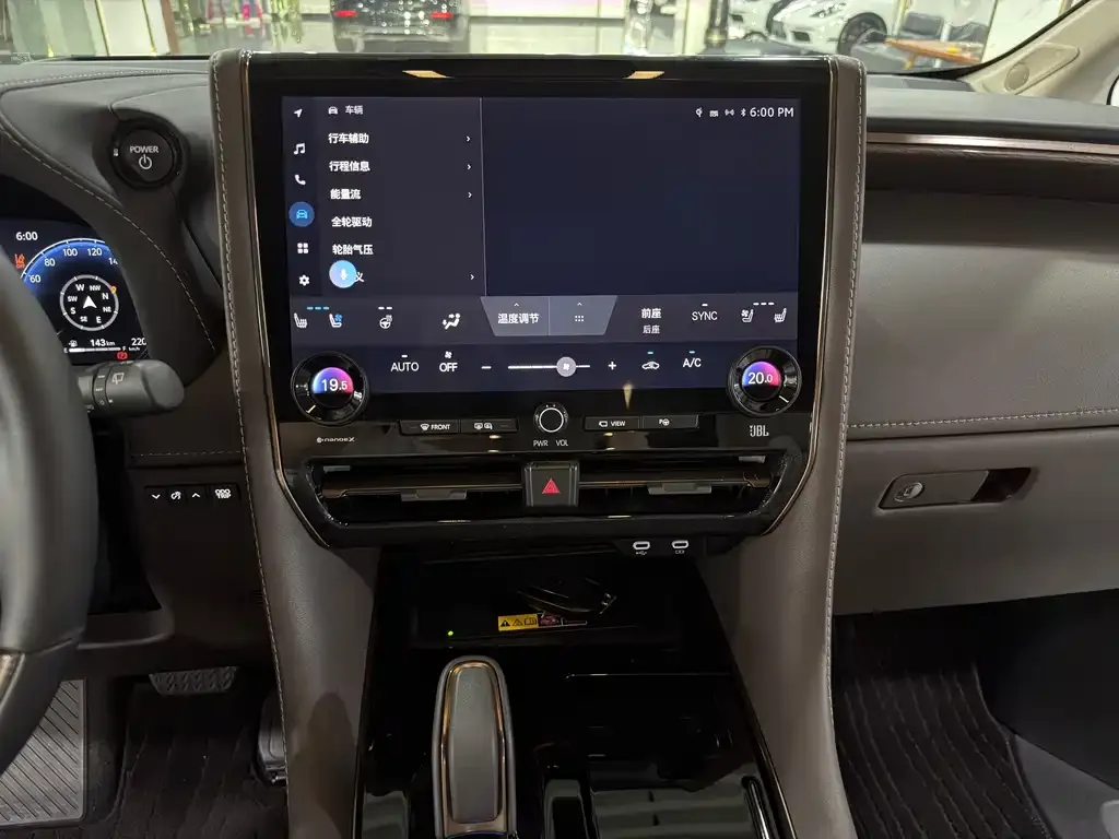 Toyota Alphard — фото 5