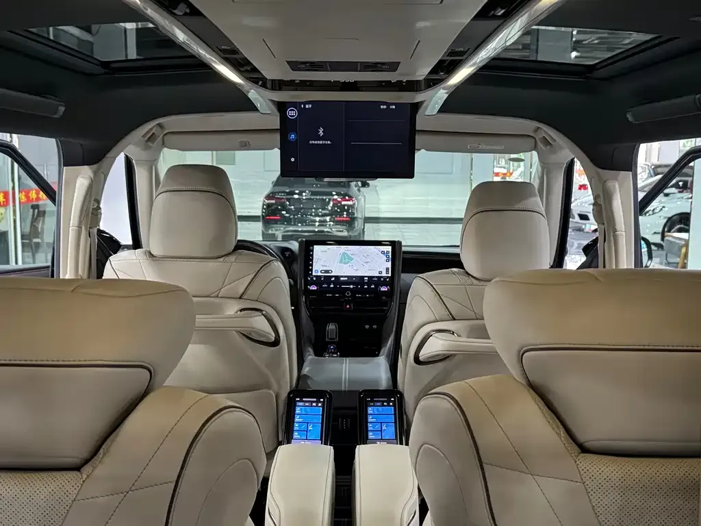 Toyota Alphard — фото 2