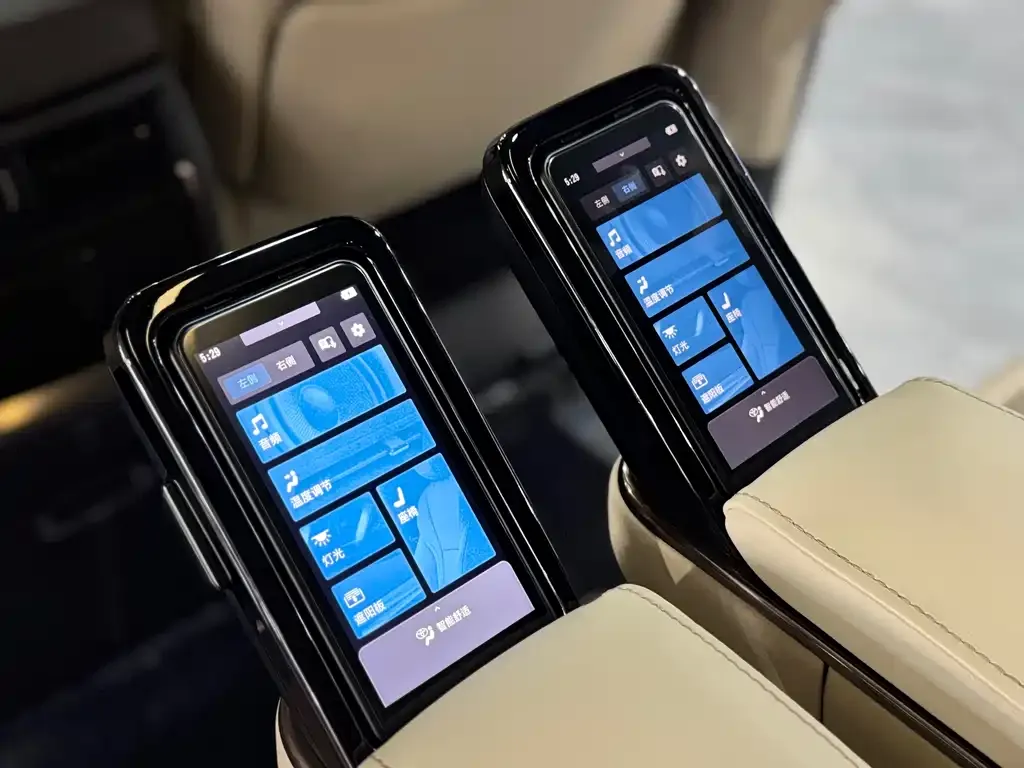 Toyota Alphard — фото 4
