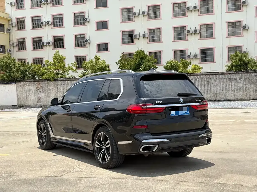 BMW X7 — фото 9
