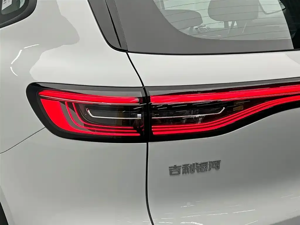 Geely Galaxy E5 — фото 8
