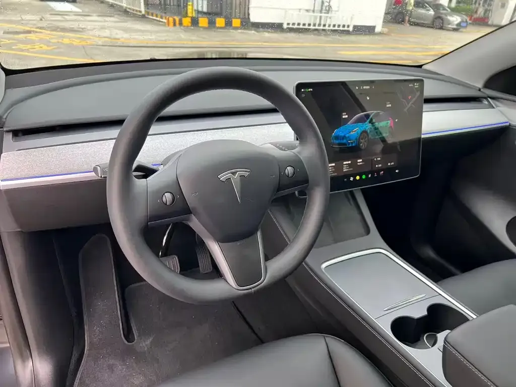 Tesla Model Y — фото 7