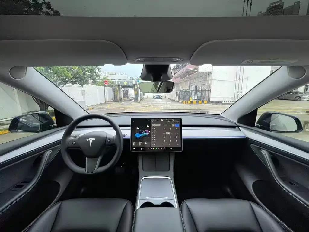 Tesla Model Y — фото 6