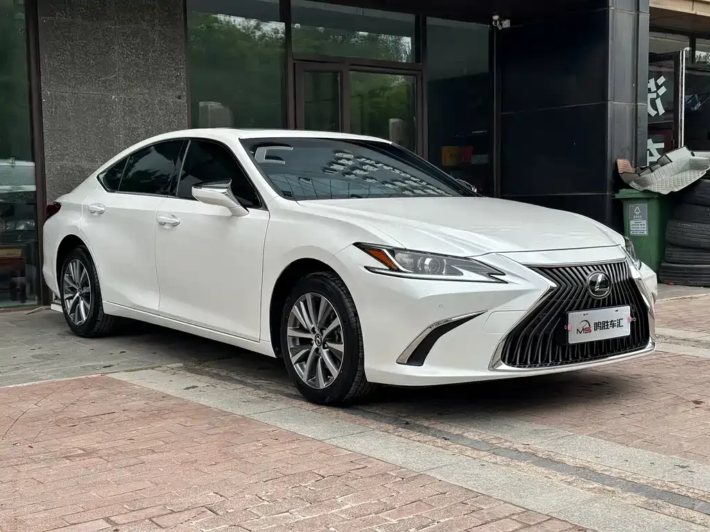 Lexus ES — фото 10