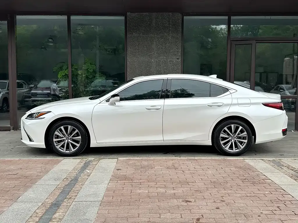 Lexus ES — фото 2