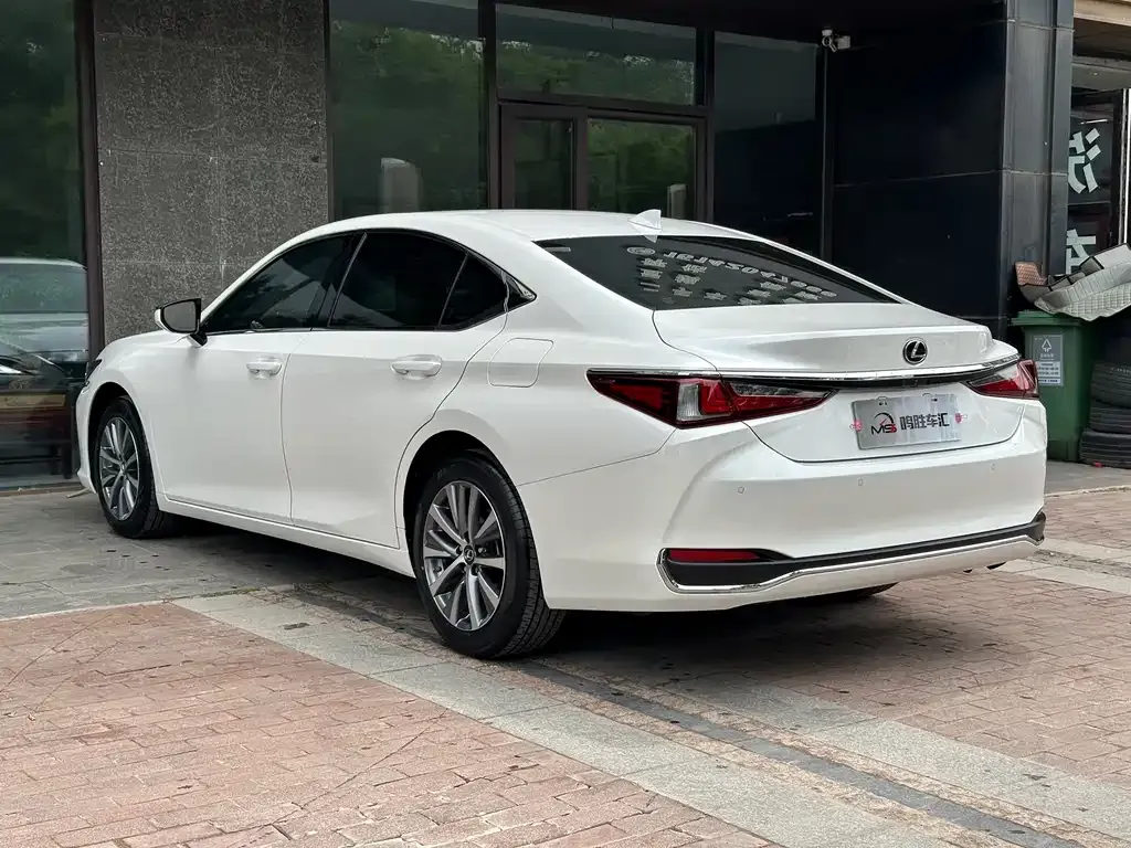 Lexus ES — фото 9