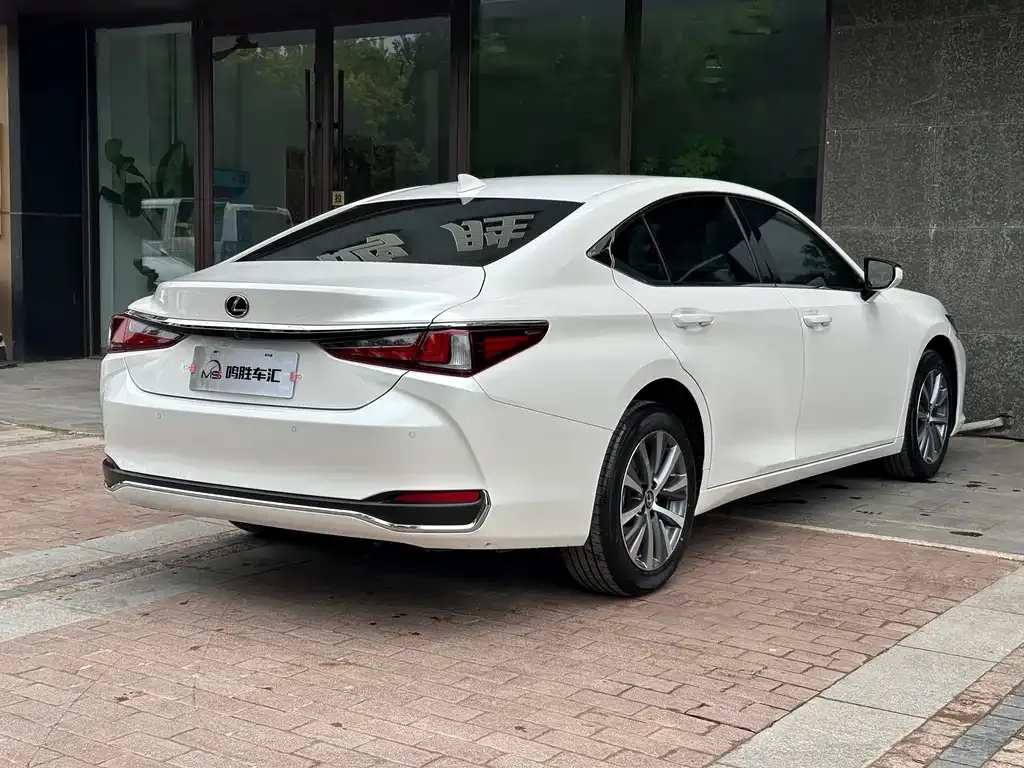 Lexus ES — фото 6