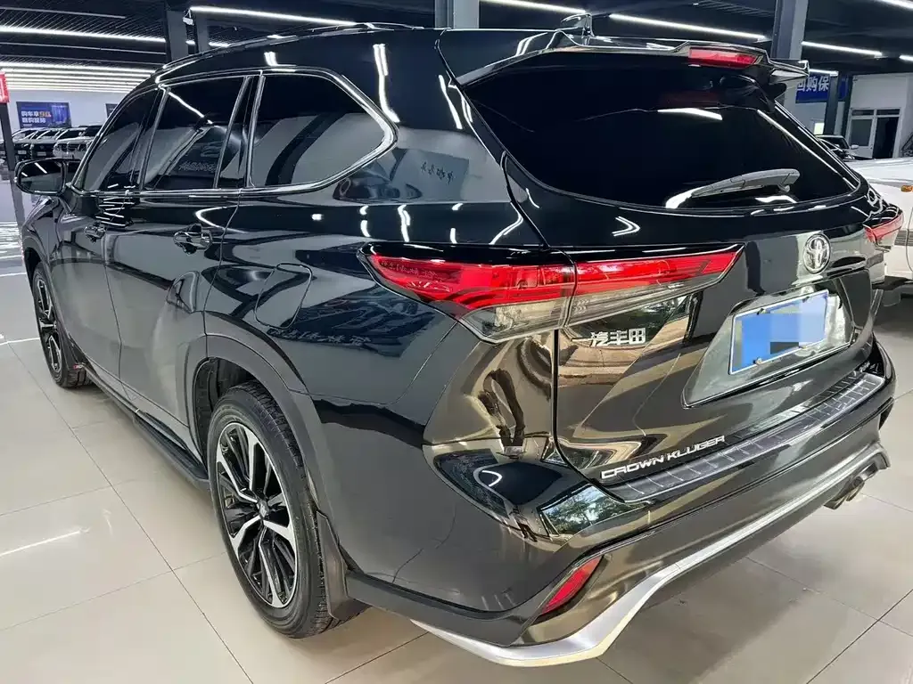 Toyota Crown Kluger 2023 из CN, фото 9