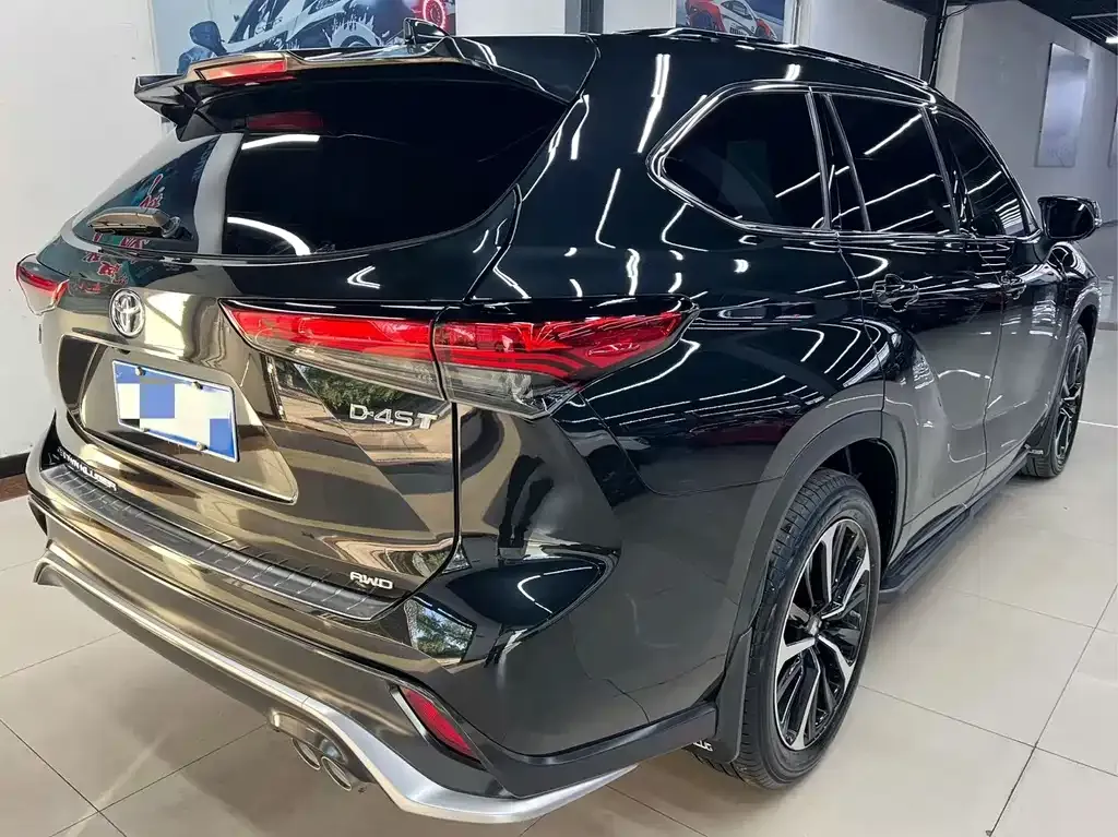 Toyota Crown Kluger 2023 из CN, фото 8