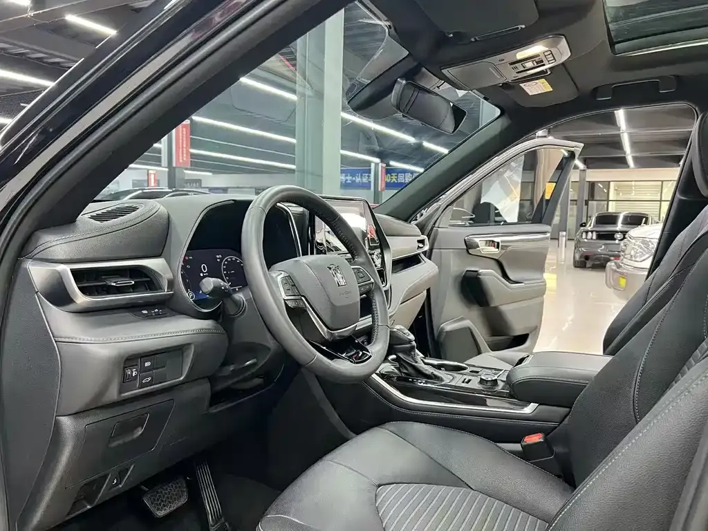 Toyota Crown Kluger 2023 из CN, фото 5