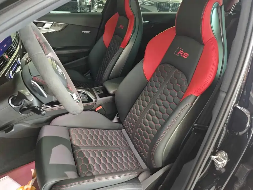 Audi RS 4 2024 из CN, фото 2