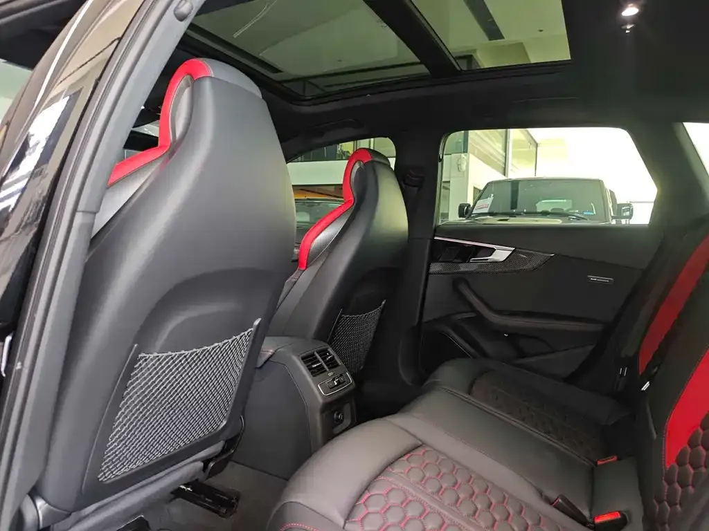 Audi RS 4 2024 из CN, фото 5