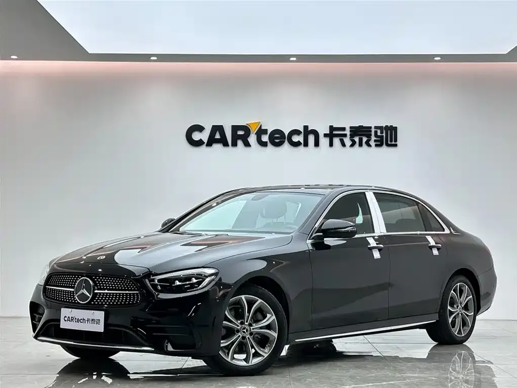 Mercedes-Benz E-Class — фото 1