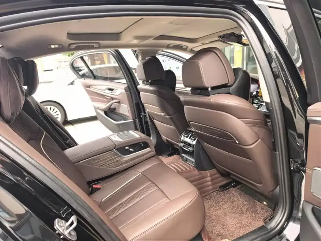 BMW 5 Series 2022 из CN, фото 6