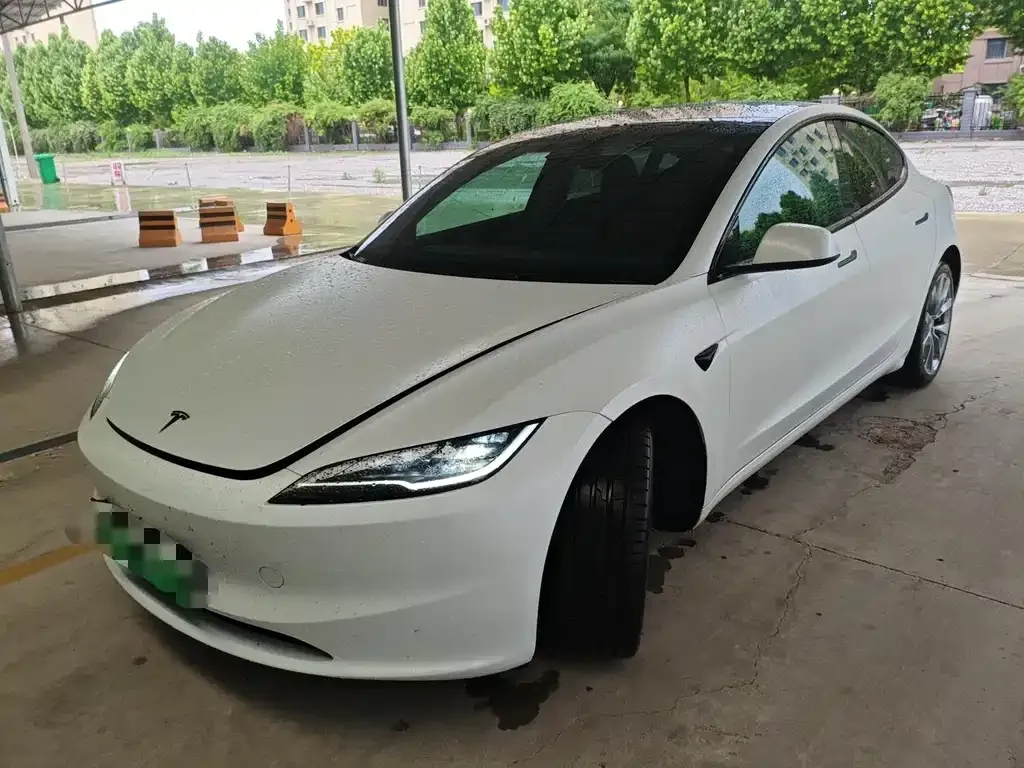 Tesla Model 3 — фото 1