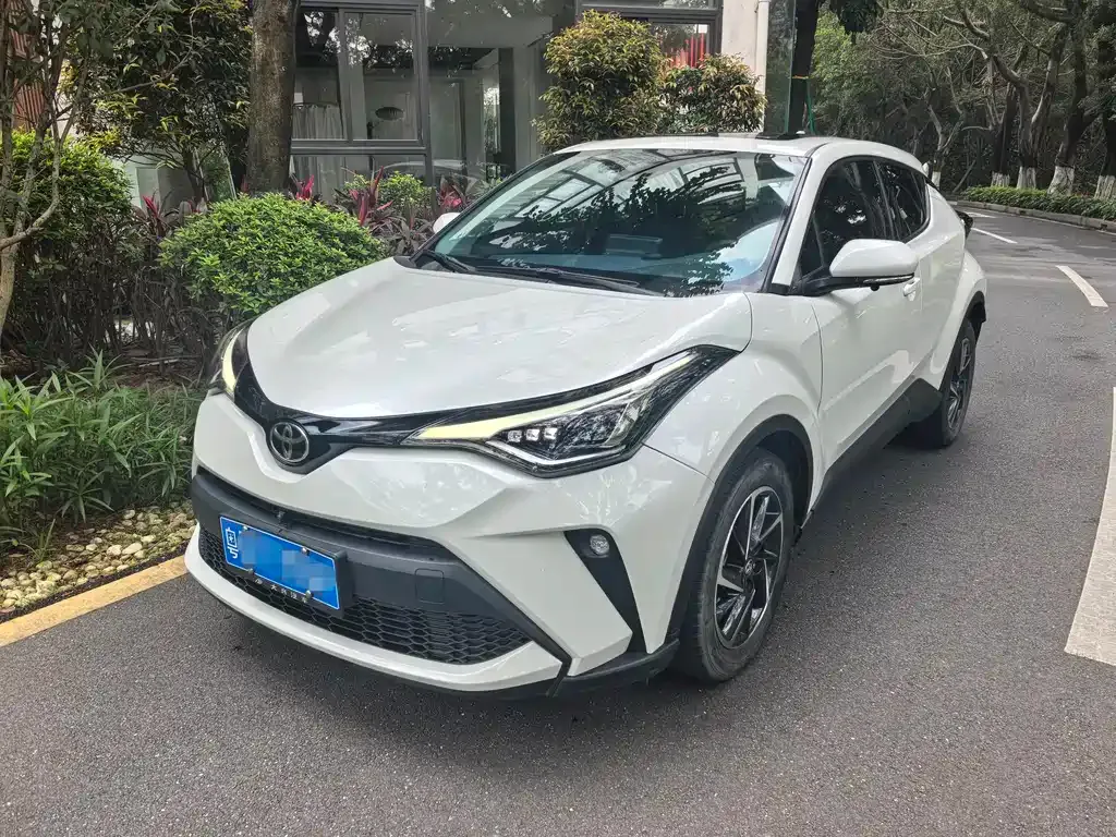 Toyota C-HR — фото 1