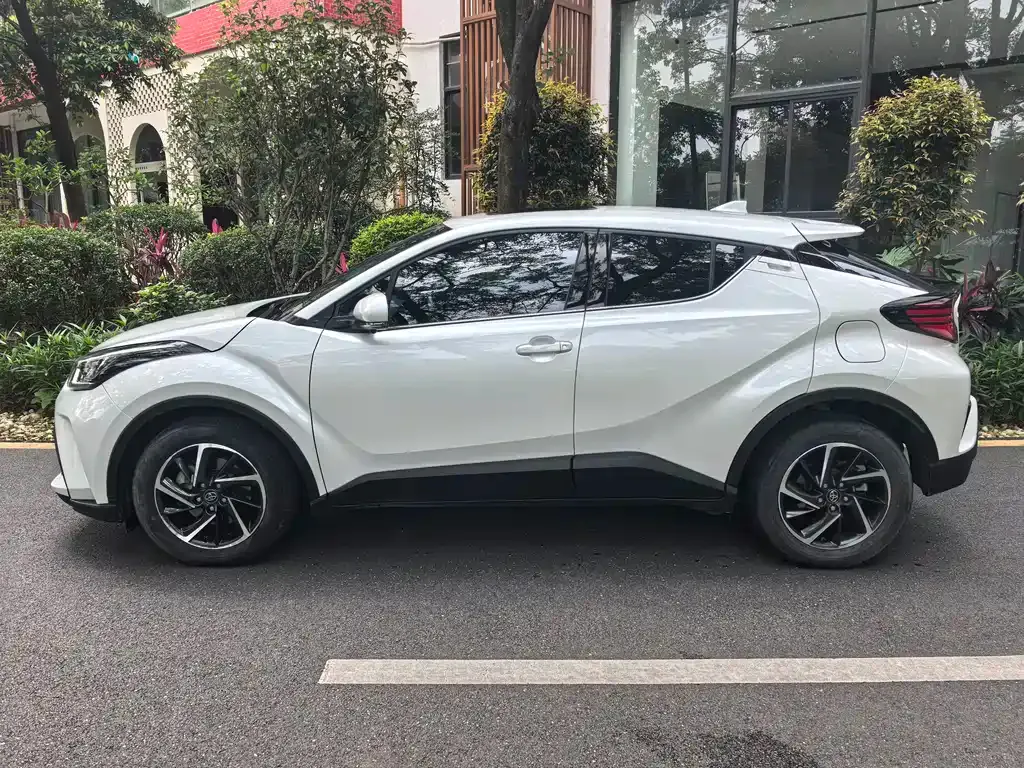 Toyota C-HR — фото 7
