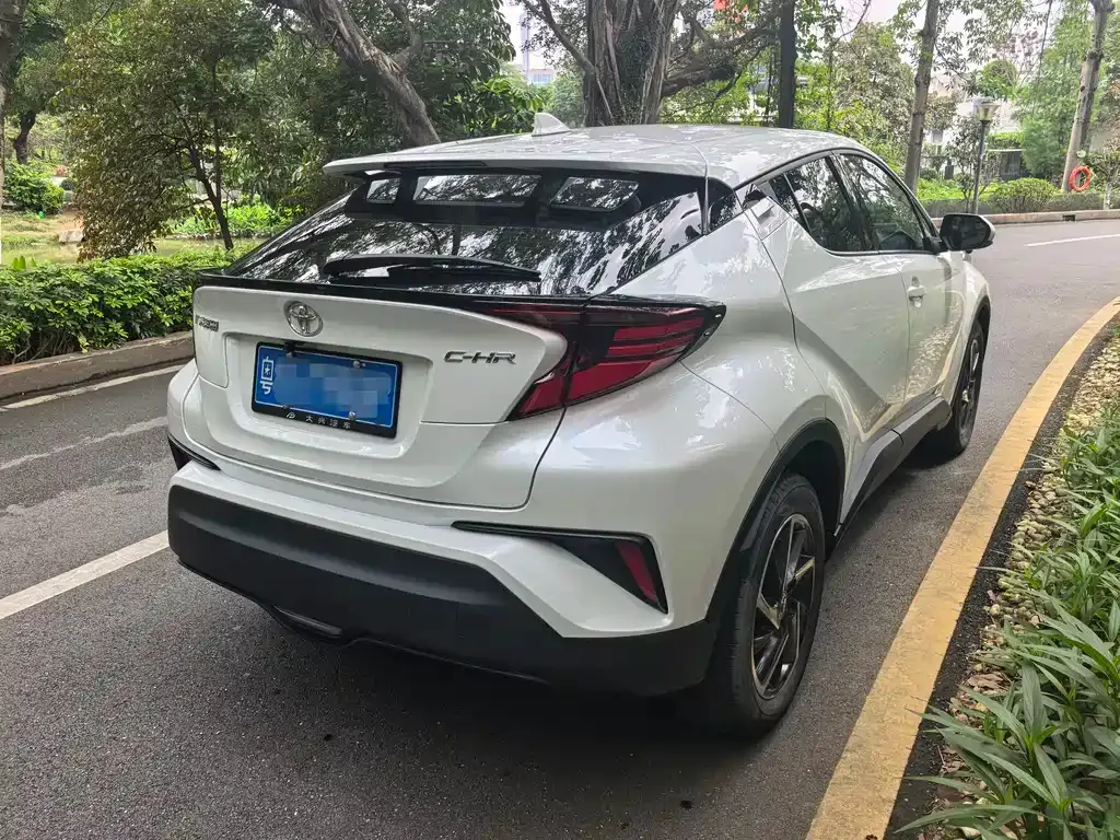 Toyota C-HR — фото 8