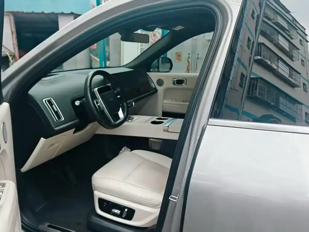 Li Auto L9 — фото 2