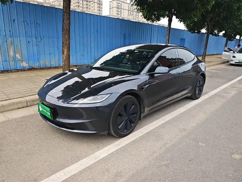 Tesla Model 3 — фото 1