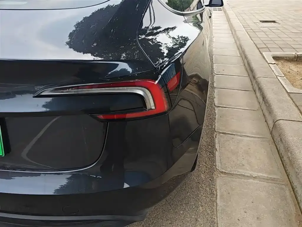 Tesla Model 3 — фото 4
