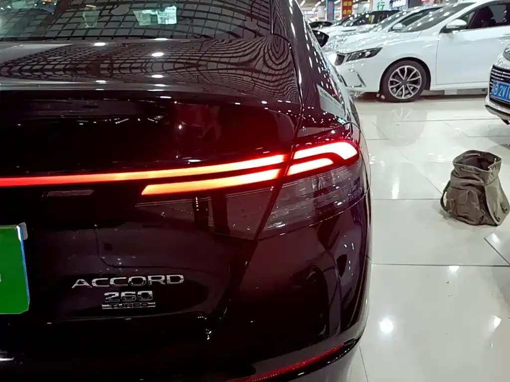 Honda Accord — фото 4