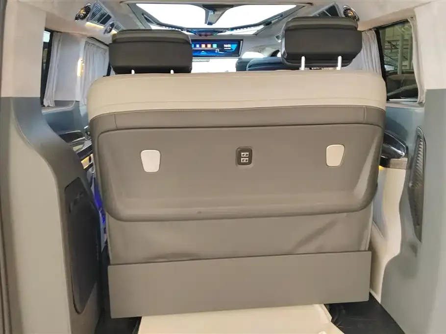 Ford Tourneo 2023 из CN, фото 2