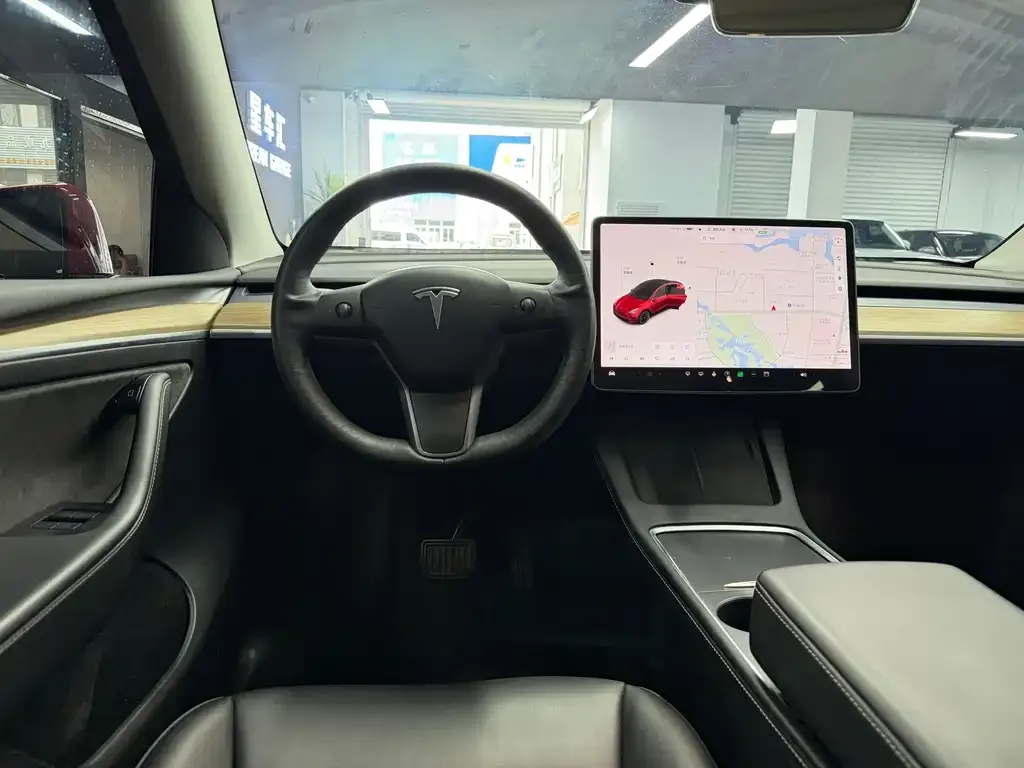 Tesla Model Y — фото 6