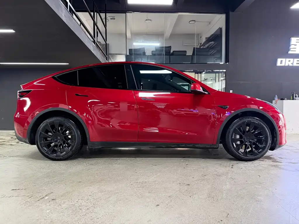 Tesla Model Y — фото 9