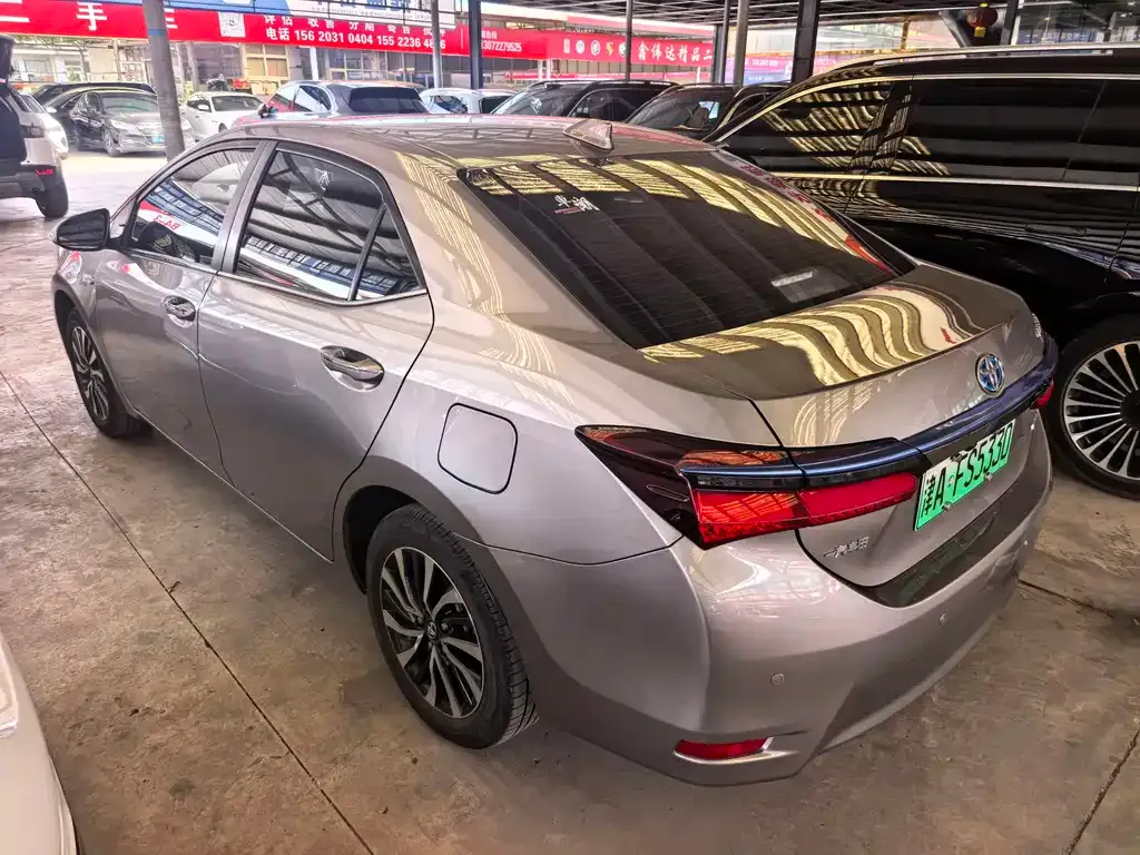 Toyota Corolla — фото 7