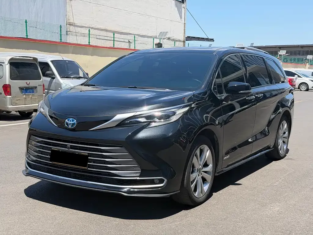 Toyota Sienna — фото 8
