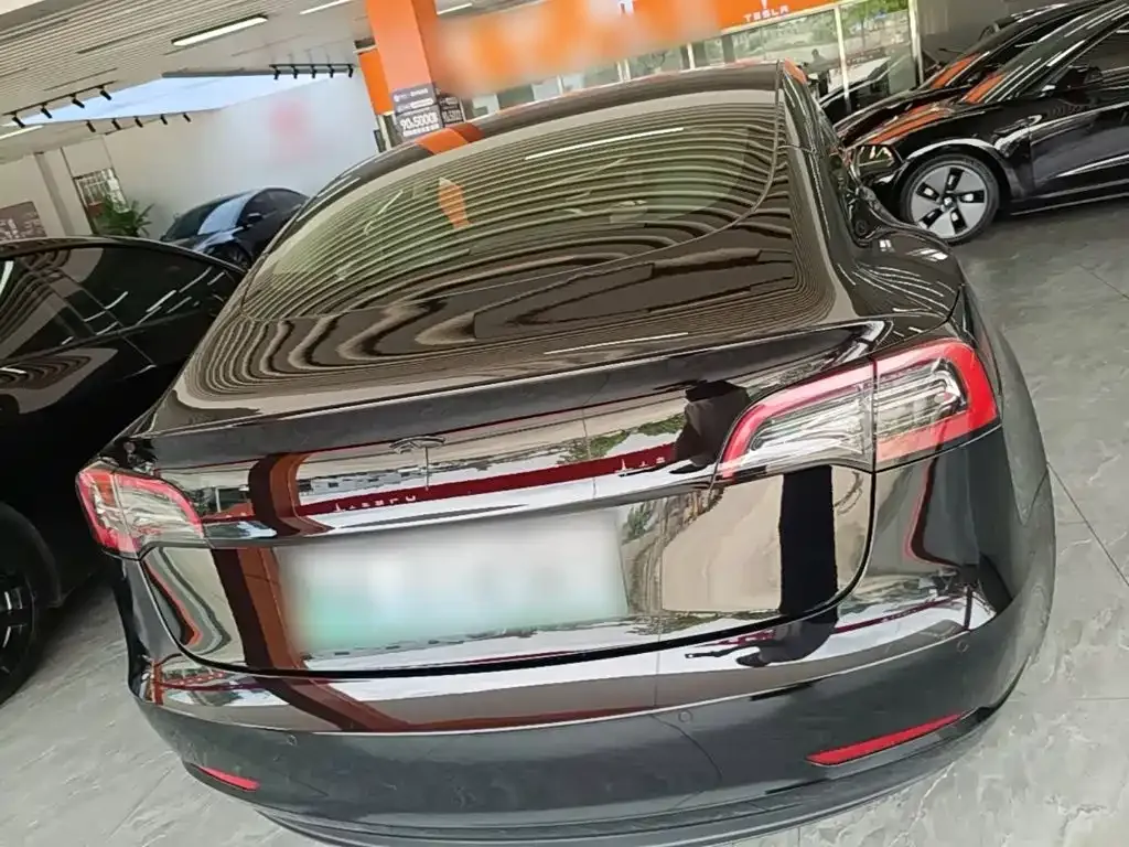 Tesla Model 3 — фото 5