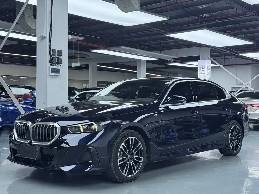 BMW 5 Series — фото 1