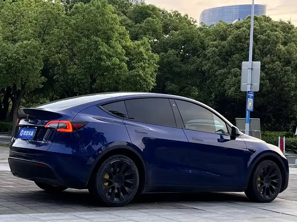 Tesla Model 3 — фото 9