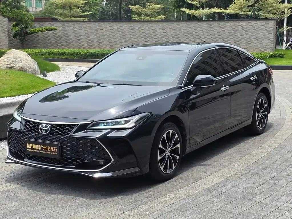 Toyota Avalon — фото 1
