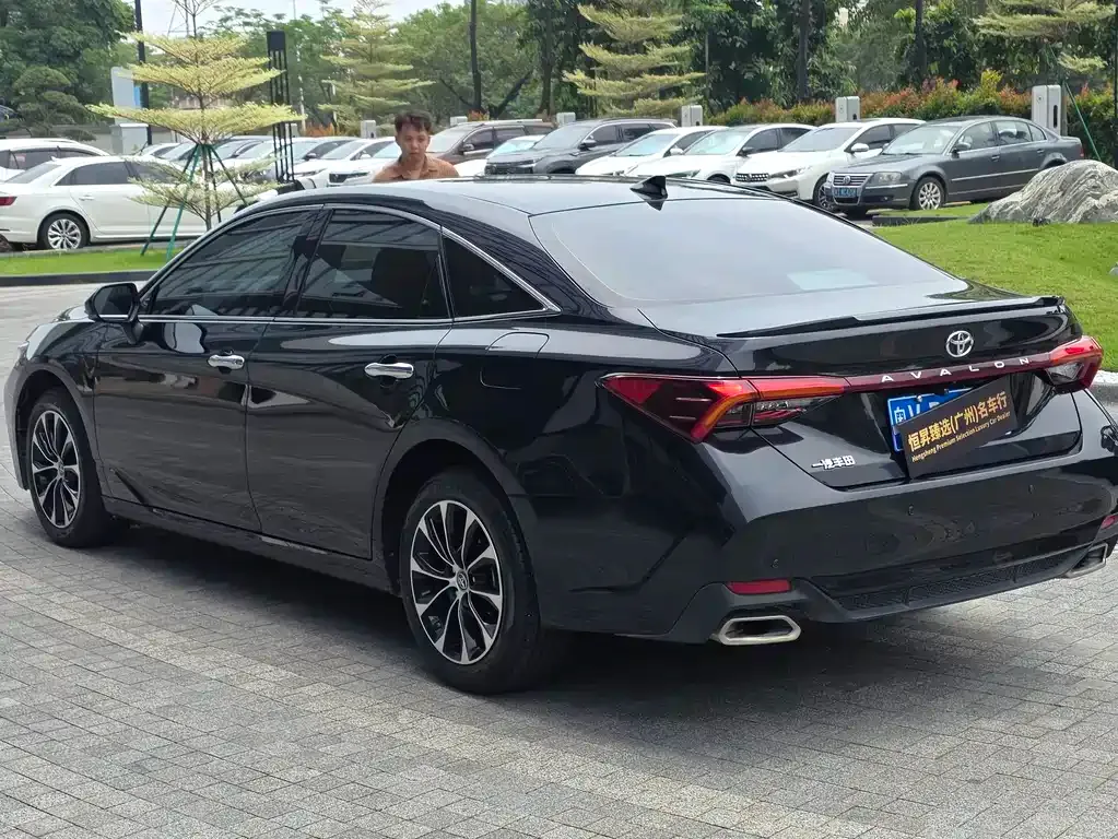 Toyota Avalon — фото 9