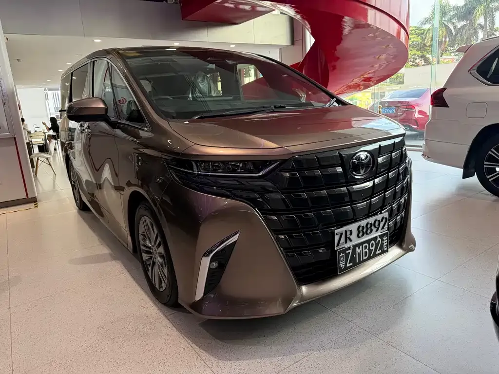 Toyota Alphard — фото 10