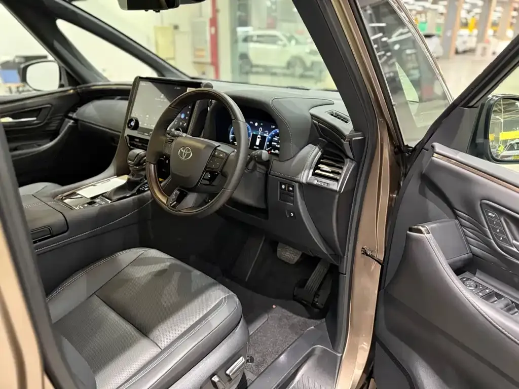 Toyota Alphard — фото 5
