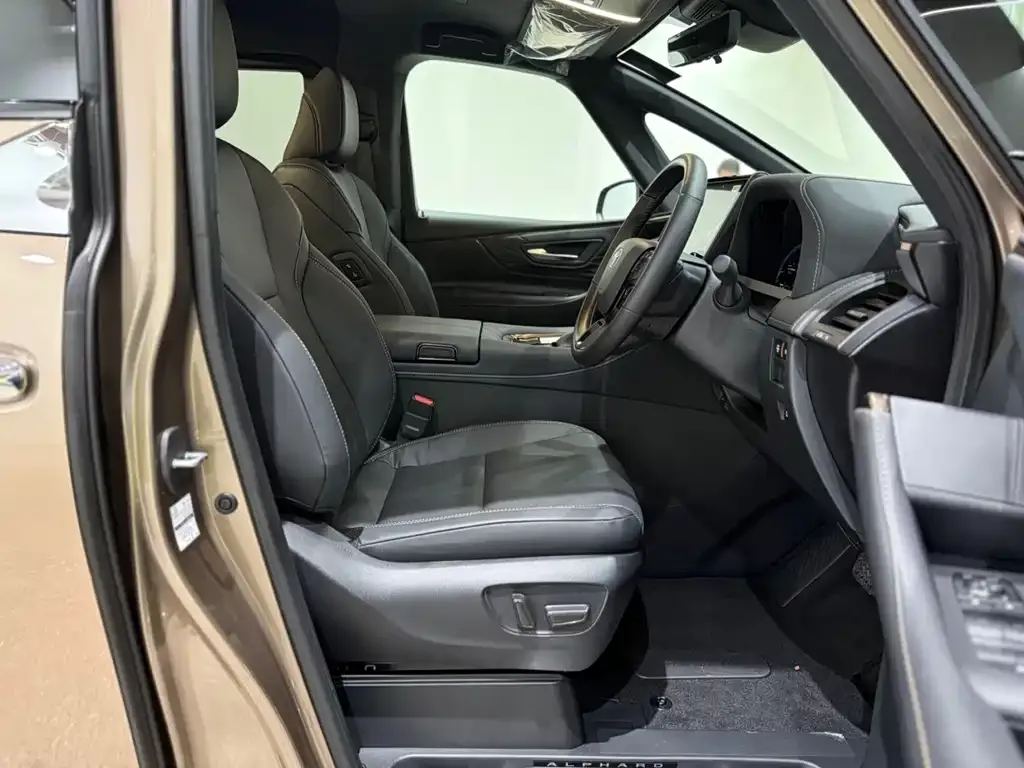 Toyota Alphard — фото 2