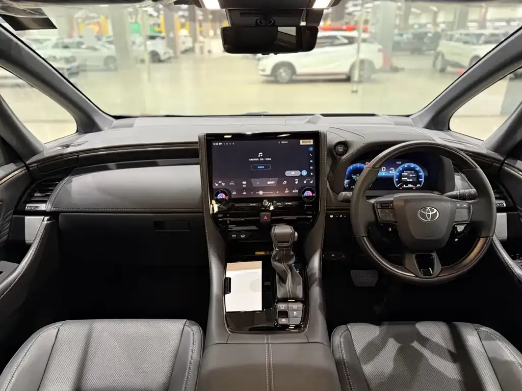 Toyota Alphard — фото 9