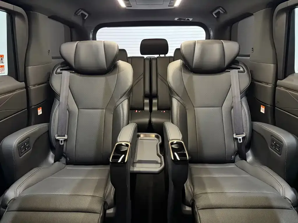 Toyota Alphard — фото 3