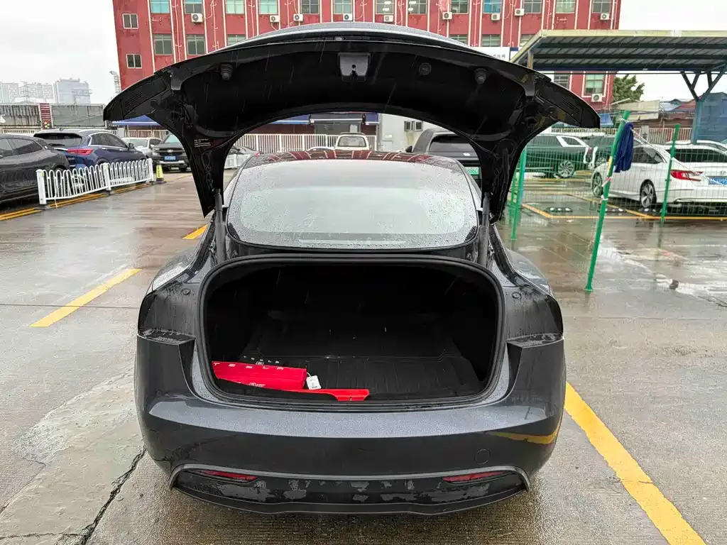 Tesla Model 3 — фото 6