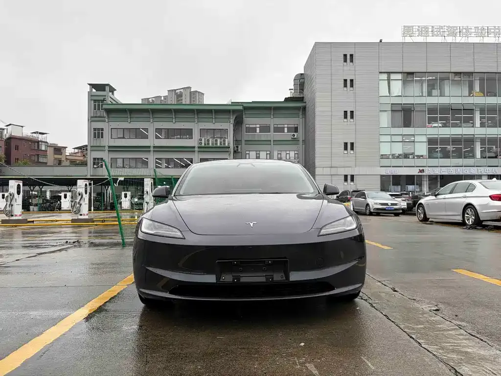Tesla Model 3 — фото 3