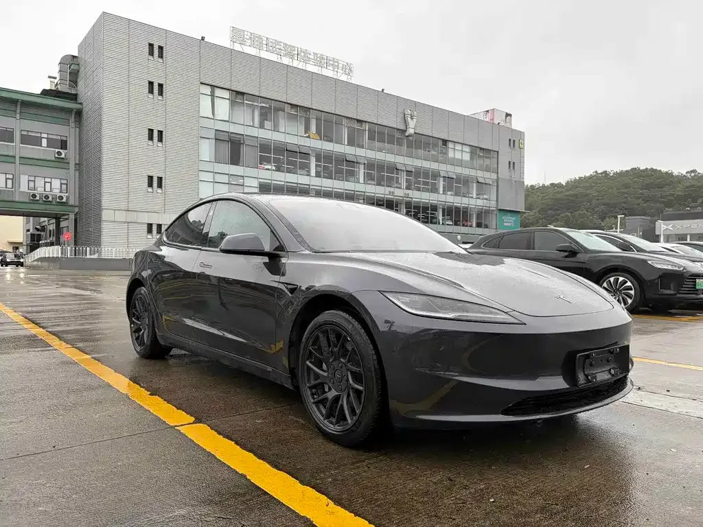 Tesla Model 3 — фото 9