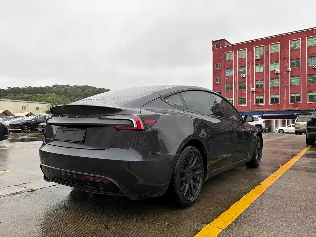 Tesla Model 3 — фото 8