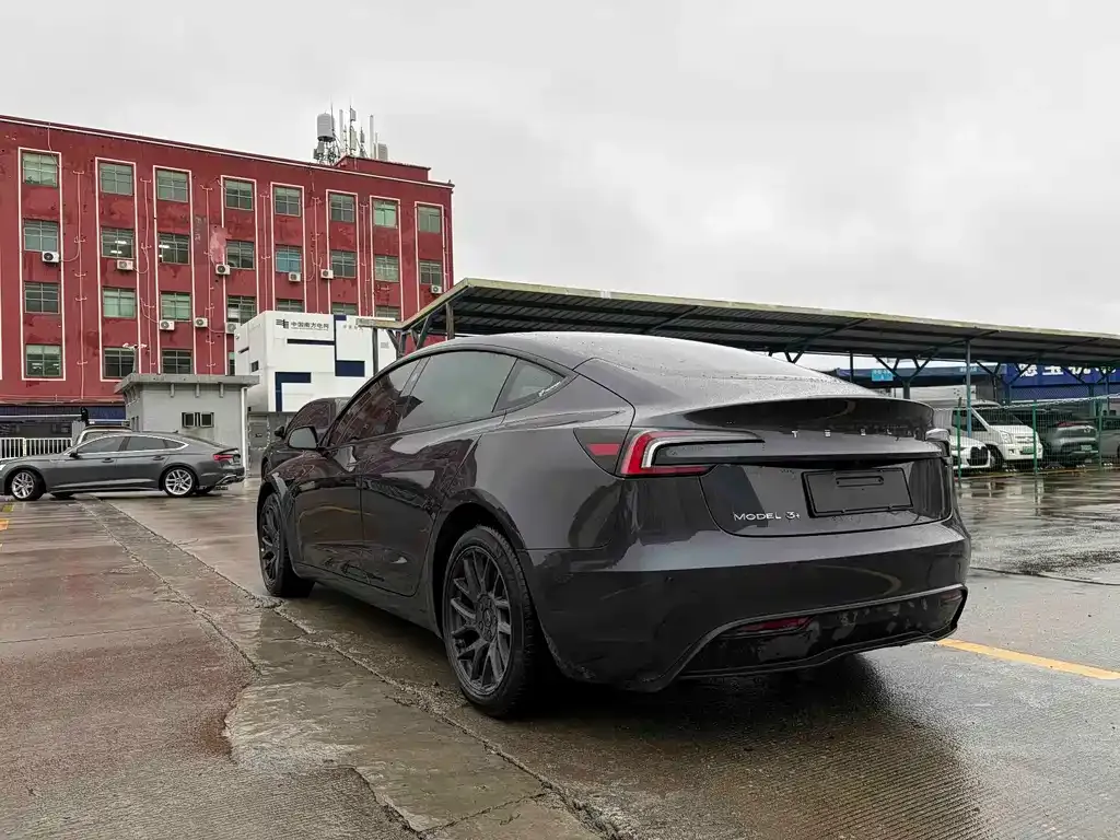 Tesla Model 3 — фото 4