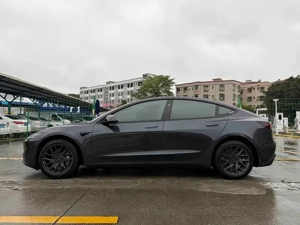 Tesla Model 3 — фото 2
